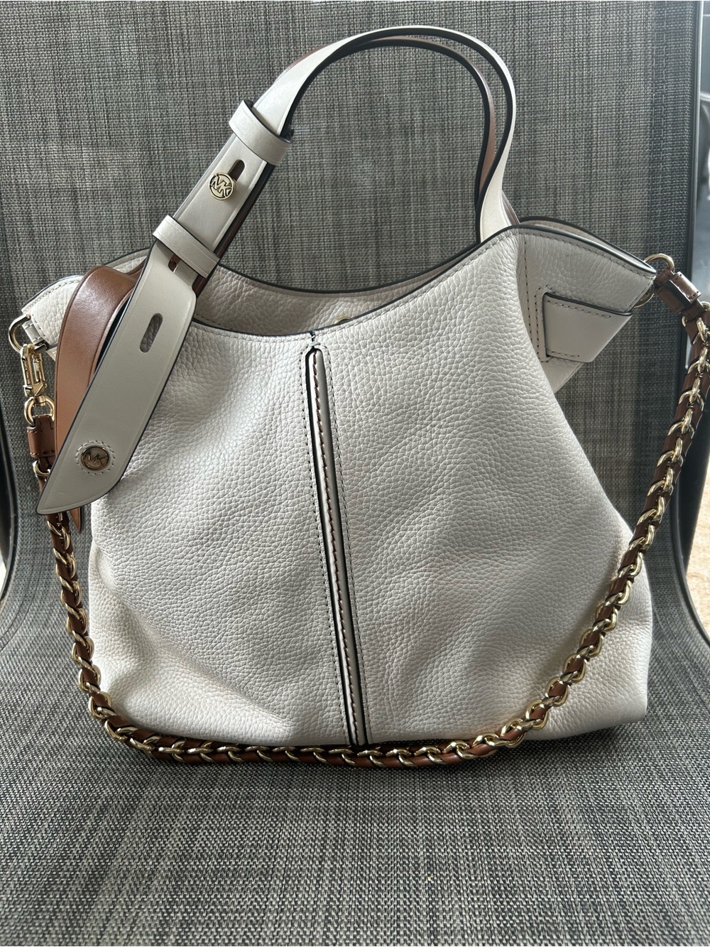 ⭐️🔥Michael Kors Cream and Tan Downtown Astor Shoulder Bag